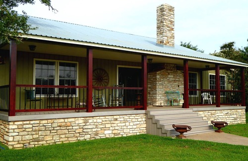 Fredericksburg House | Book 3 nights/4th night FREE! Perfect for gatherings.