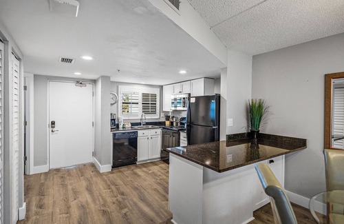 Belle Vista Condo | BOOK 7 AND SAVE 10% SPRING BREAK DATES AVAILABLE DIRECTLY ON ST PETE BEACH!