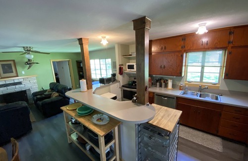 Sleepy Hollow House | Book for Summer! Lake Austin Waterfront, Family and Dog Friendly!