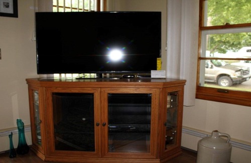 Guttenberg House | Book now for a peaceful river view vacation! Walking distance to downtown.