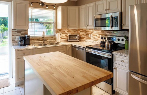 Stuart House | Book today, dinner on us!nNew listing! Stuart/Port Salerno cute cottage!