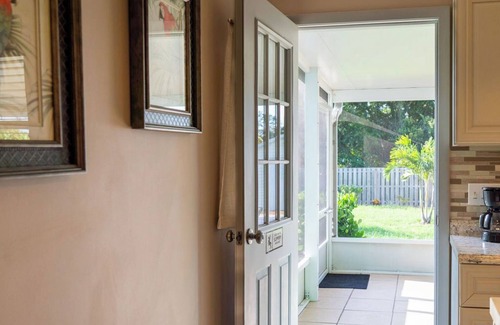 Stuart House | Book today, dinner on us!nNew listing! Stuart/Port Salerno cute cottage!