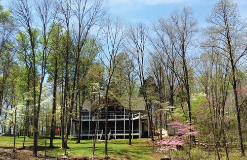La Follette House | Booking for 2026-6 Br/5.5 baths ~ Open Floor Plan ~Brand New Covered Dock!