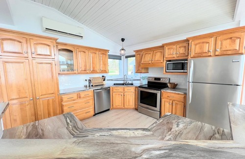 Brackley Beach House | Booking Summer 2025! WATERFRONT 3BDRM BRACKLEY BAY with A/C