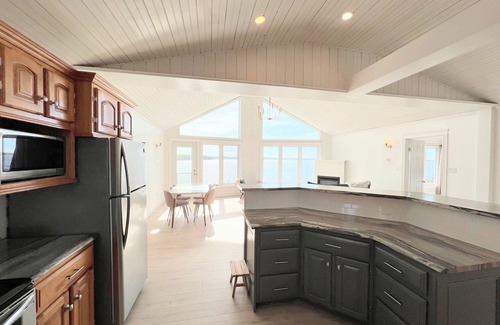 Brackley Beach House | Booking Summer 2025! WATERFRONT 3BDRM BRACKLEY BAY with A/C