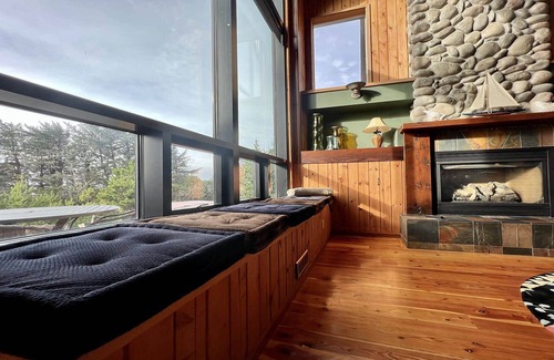 Newport House | BookStayHop - Oceanview-Near Agate Beach with hot tub