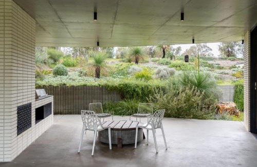 Quindalup House | Boomerang House I Private Properties