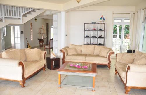 Mahe Island Villa | Bord Mer House