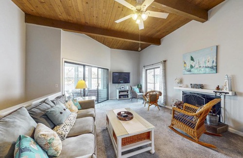 Ocean Pines Apartment | Borderlinks 20