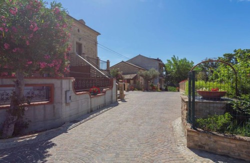 Crecchio House | Borgo Agrituristico Il Pino by Interhome