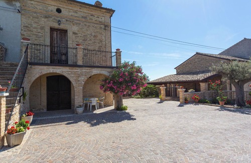 Crecchio House | Borgo Agrituristico Il Pino by Interhome