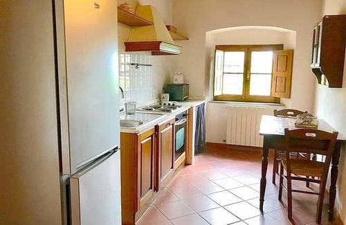 Bucine House | Borgo Bello E: A characteristic and welcoming two-story apartment in the characteristic style of the Tuscan countryside.
