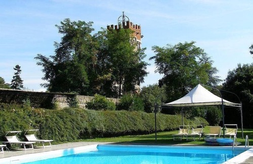 Bucine House | Borgo Bello E: A characteristic and welcoming two-story apartment in the characteristic style of the Tuscan countryside.