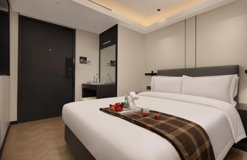 Yuzhong Hotel | Borui Starry Sky View Hotel (Chongqing Jiefangbei Pedestrian Street Hongyadong Branch)