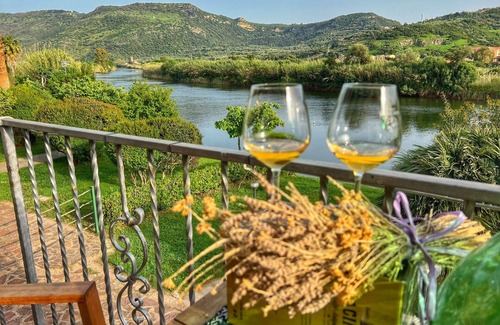 Bosa Historic Centre Apartment | BOSA APARTMENTS.COM | BALCONY ON THE RIVER