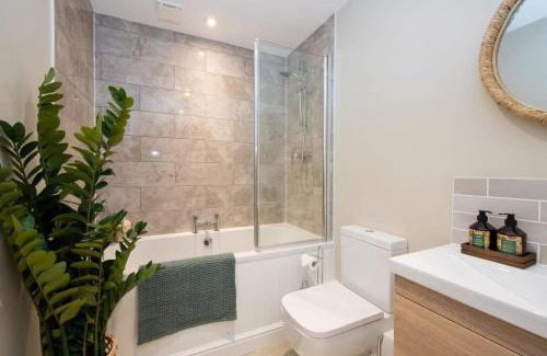 Bosham House | Bosham 3 BR Beach House with Garden & Playhouse