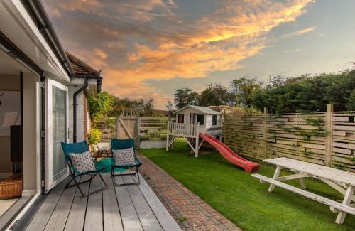 Bosham House | Bosham 3 BR Beach House with Garden & Playhouse