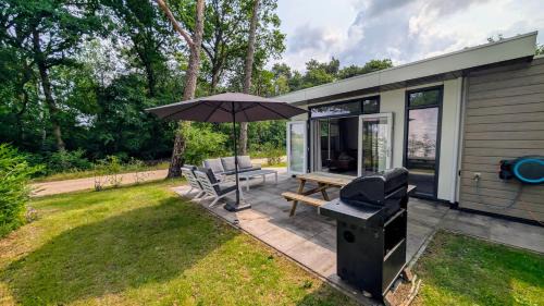 Municipality of Hellendoorn Villa | Boslodge 111 met Hottub - Het Groene Hert