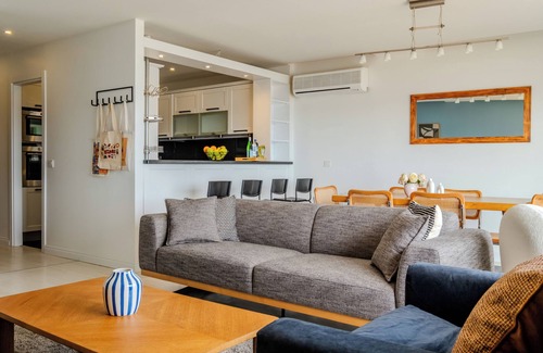 Kabatas Apartment | Bosphorus View: Spacious 3-bedroom apartment in lovely Istanbul with AC