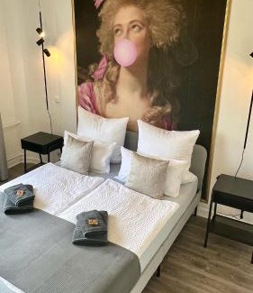 Mittelmeiderich Apartment | BOSTEL 2- Modernes Studio in Duisburg Meiderich, 4,7 km Hbf, U-Bahn 250m, Flughafen Düsseldorf 28 km, Landschaftspark 2,9 km, 5 Gehminuten von Herzklinik entfernt