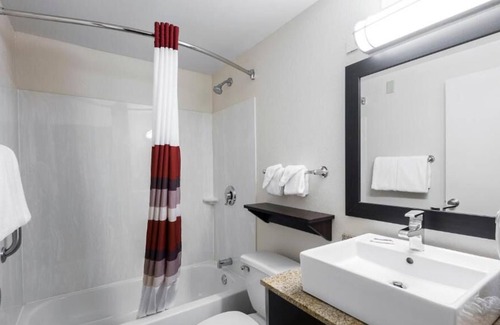Woburn House | Boston Adventure! Pets Allowed, FREE Parking, Near Liberty Ride Trolley Tour!