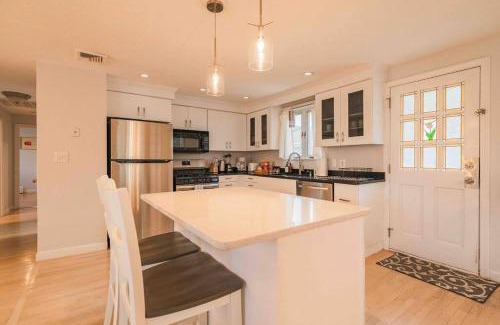 Revere Apartment | Boston Luxury 3BR-Near Airport-Beach