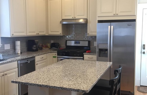 Roslindale Apartment | Boston-Modern Spacious Family Friendly Apartment w/Parking