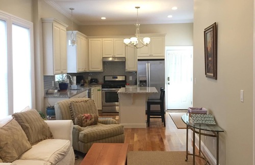 Roslindale Apartment | Boston-Modern Spacious Family Friendly Apartment w/Parking