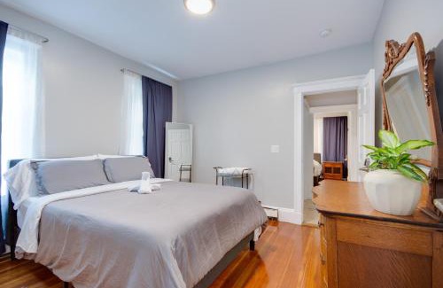 Jones Hill Apartment | Boston Queen Bedroom