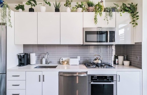 Connaught Apartment | "Botanic Blue"|DT Skyline View |Mins to Saddledome