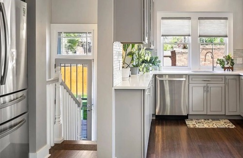 Congress Park House | Botanic Garden Retreat Private Main Floor-AC-Wifi-Free Parking