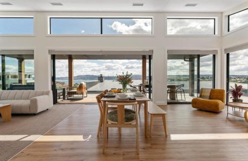Waipahihi House | Botanical Oasis - Taupo