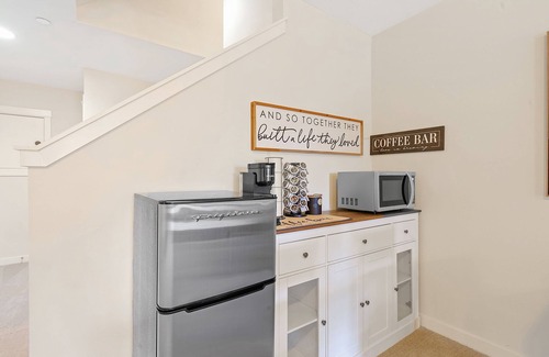 Bothell House | Bothell Luxury & Spacious Daylight Basement | UW