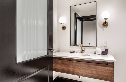 Downtown Indianapolis Hotel | Bottleworks Hotel