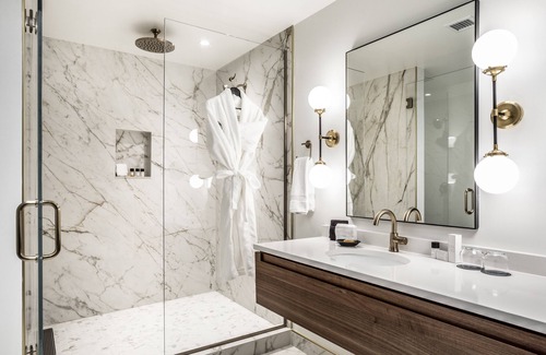 Downtown Indianapolis Hotel | Bottleworks Hotel