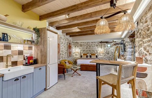 Doukades Apartment | Botzos Residence - Terracotta Suite