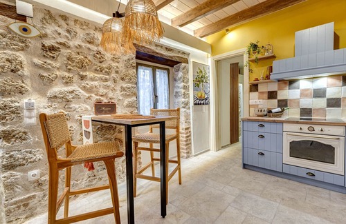 Doukades Apartment | Botzos Residence - Terracotta Suite