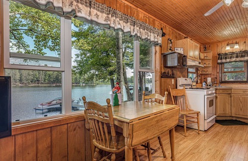 Minocqua Cabin | Bouchard Shores Resort on Lake Tomahawk - Bayside Cabin