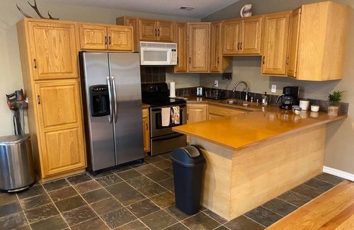 Boulder House | Boulder "CrestHouse" Retreat! w/Garage & Mountain View⛰️Hidden gem close to town
