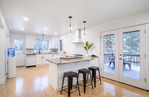 Boulder House | Boulder Luxury Getaway | 7 acres/w River & Pond