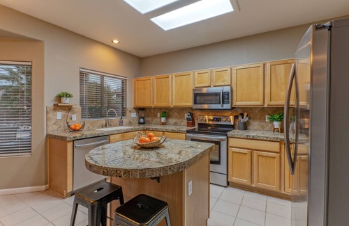 Boulder Mountain Highlands House | Boulder MT Highlands: Near Golf & Trails, POOL w/Opt Heat, Spa, Putt Green, King Beds & TVs All BRs