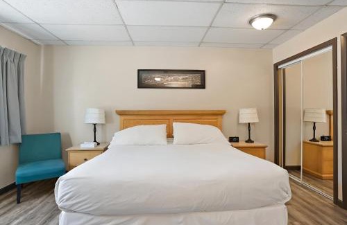 Gunbarrel Hotel | Boulder Twin Lakes Inn