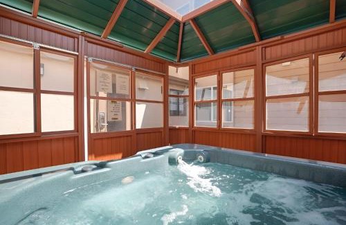 Gunbarrel Hotel | Boulder Twin Lakes Inn