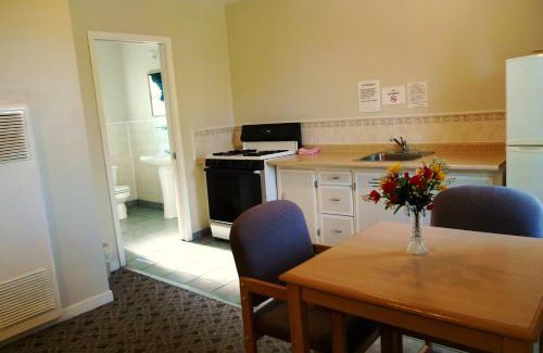Okanagan-Similkameen Hotel | Boundary Motel
