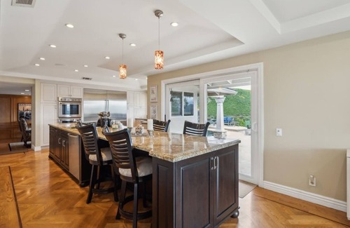 Thousand Oaks House | Bouquet Cottage (4-Bedroom Home) with Pool - Pets Allowed by RedAwning