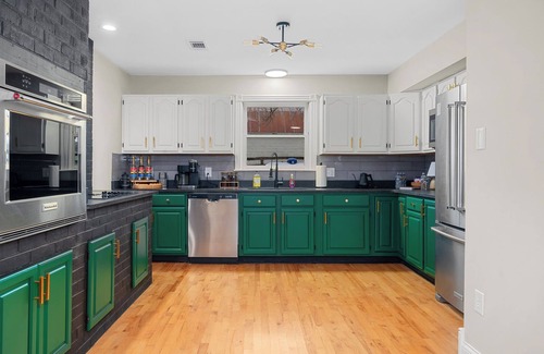 Lawrenceburg House | Bourbon Trail Cabin-Sleeps 10-Hot Tub, Firepit