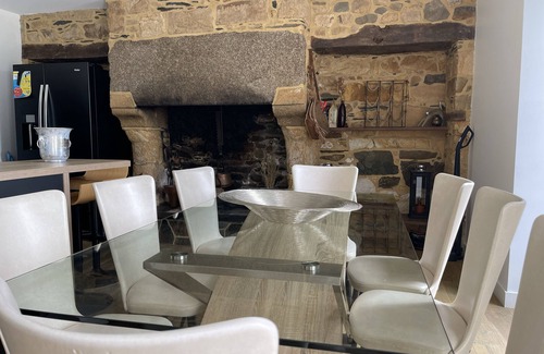 Le Faou House | Bourgeois house with Logonna stone facade