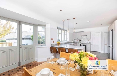 Bournemouth House | BOURNECOAST: DETACHED MODERN SIX BEDROOM HOUSE NEAR SANDY BEACHES/SHOPS - HB6228