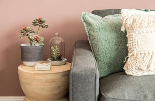 Southbourne Apartment | BOURNECOAST - Stylish Flat with BALCONY - SEA GLIMPSES - 10 MIN WALK TO BEACH - PARKING - WIFI - FM8405