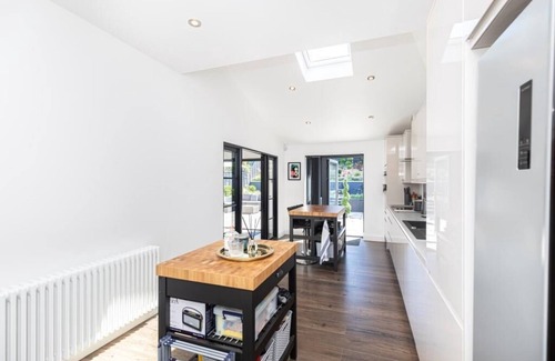 Southbourne House | BOURNECOAST: TWO BEDROOM MODERN FAMILY BUNGALOW NEAR SHOPS/RIVER/BEACH - HB2079
